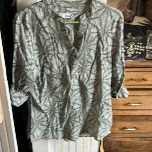 New w/o tags. Multi green top